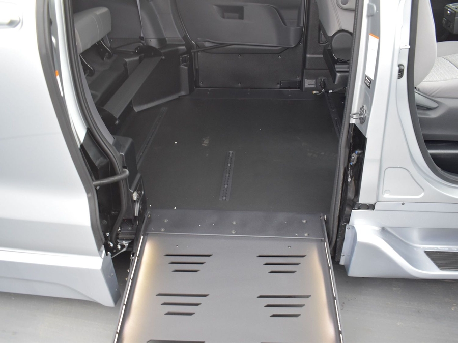 New 2025 Toyota Sienna Hybrid LE - BraunAbility Side Entry Entry Fold Out Automatic Ramp