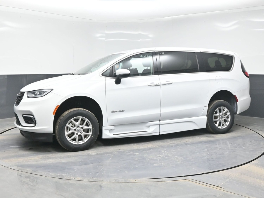 Used 2023 Chrysler Pacifica Touring L - BraunAbility Side Entry Entry Fold Out Automatic Ramp