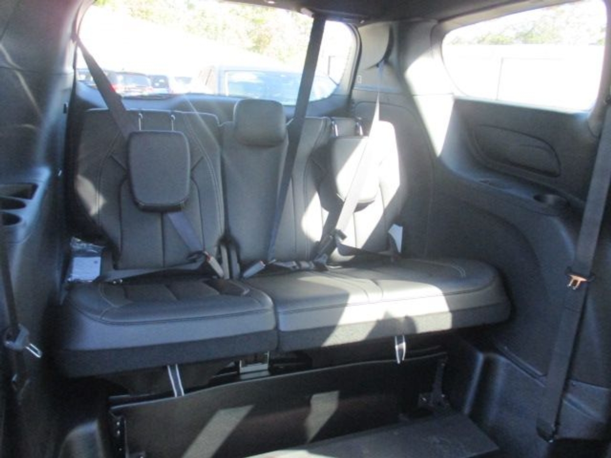 Grey Chrysler Pacifica image number 11