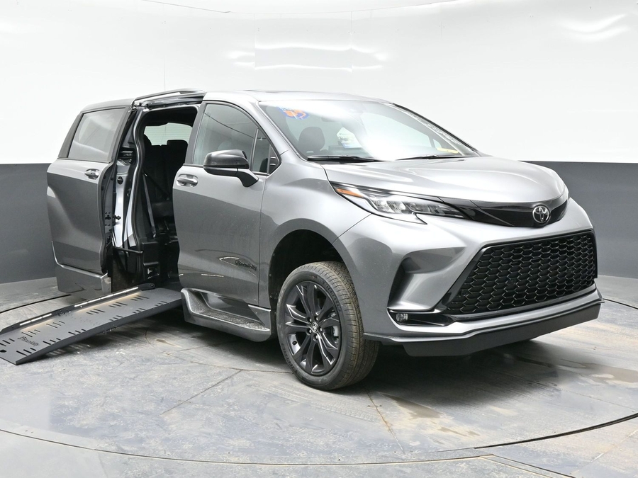 New 2026 Toyota Sienna Hybrid XSE - BraunAbility Side Entry Entry Fold Out Automatic Ramp