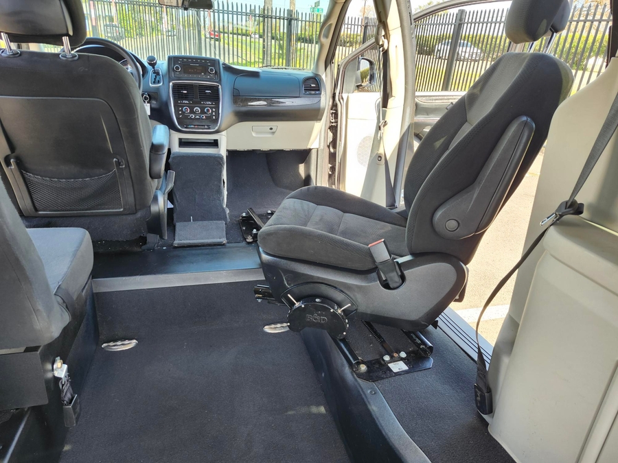 Used 2015 Dodge Grand Caravan SXT FRONT PASS TRANSFER SEAT - BraunAbility Rear Entry Entry Fold Out Automatic Ramp