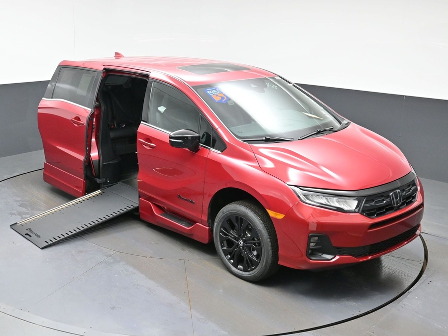 Red Honda Odyssey image number 19