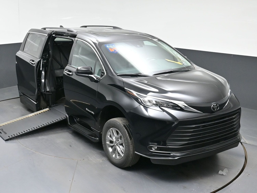 New 2026 Toyota Sienna Hybrid XLE Add - BraunAbility Side Entry In Floor Automatic Ramp
