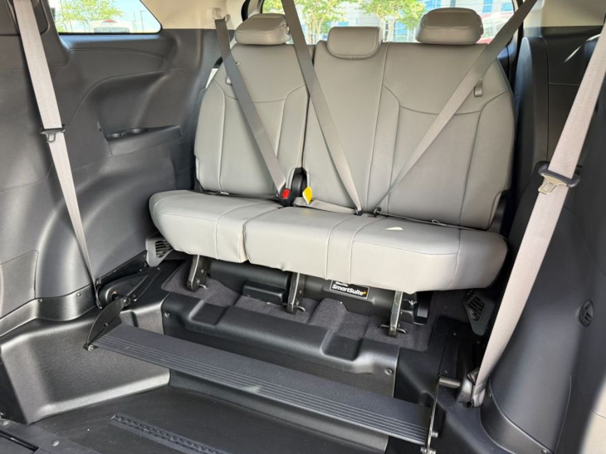 Toyota Sienna gris imagen número 11