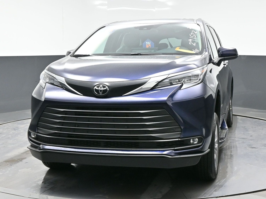 New 2026 Toyota Sienna Hybrid XLE Base - BraunAbility Side Entry Fold Out Automatic Ramp