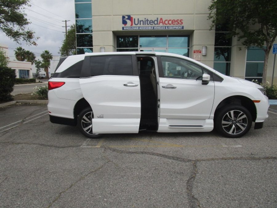 Used 2022 Honda Odyssey Touring - VMI Side Entry Entry In Floor Automatic Ramp