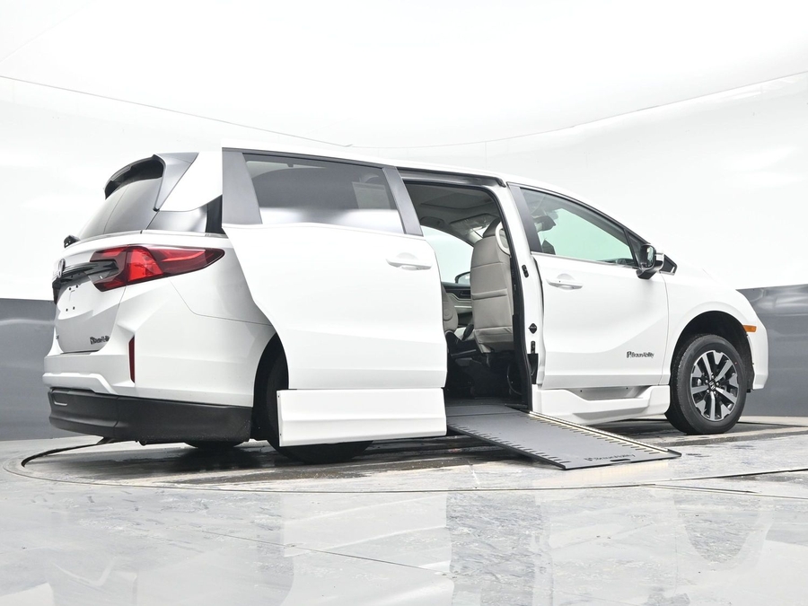 New 2026 Honda Odyssey EX-L - BraunAbility Side Entry Entry In Floor Automatic Ramp