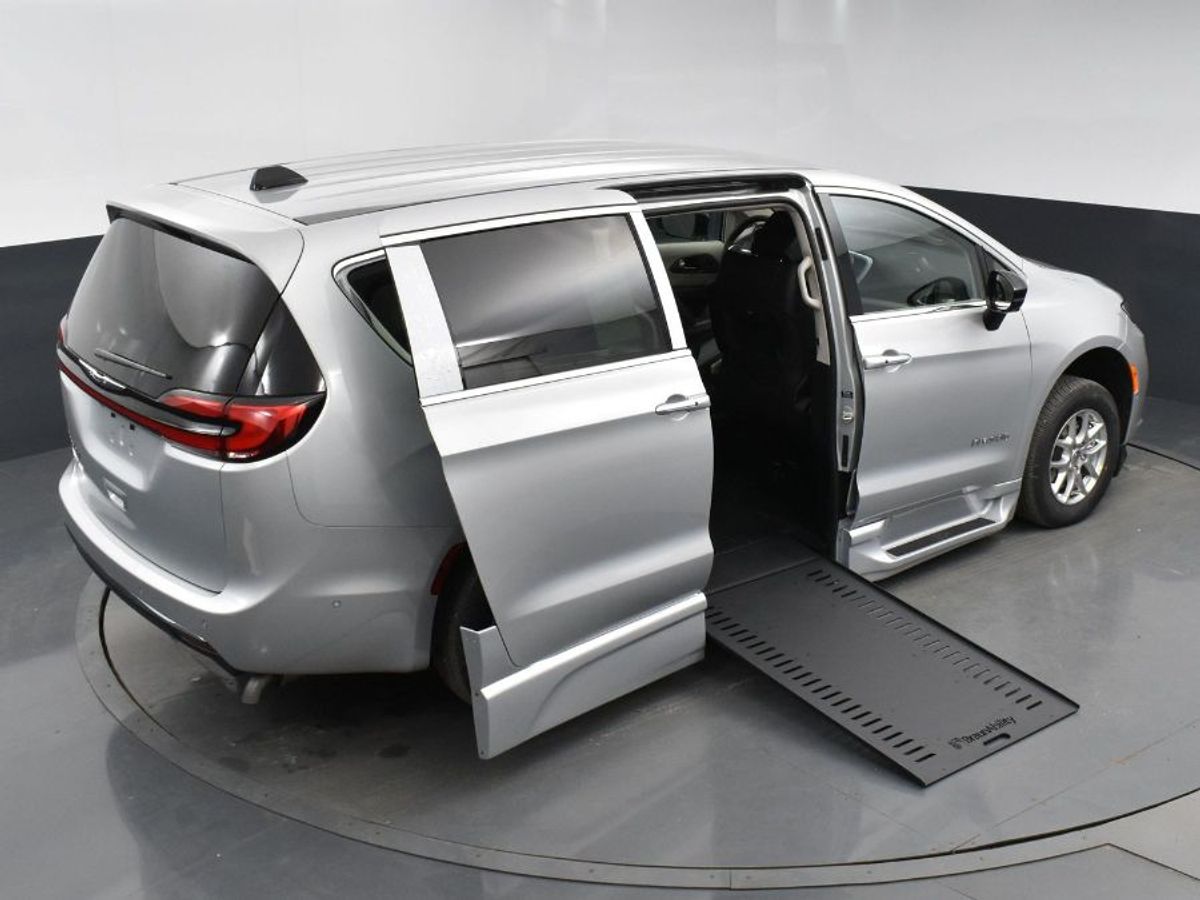 2024 CHRYSLER PACIFICA - Image 17