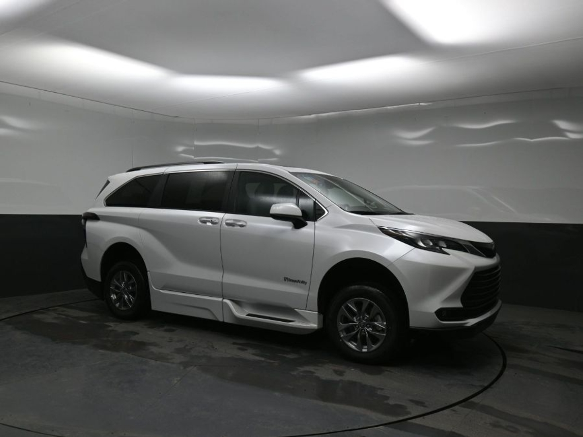 2025 TOYOTA SIENNA - Image 23