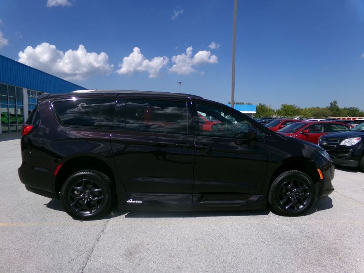 2019 CHRYSLER PACIFICA - Image 4