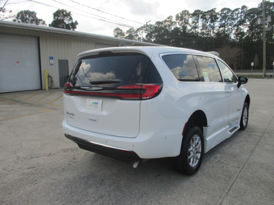 White Chrysler Pacifica image number 2