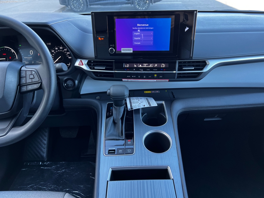 New 2026 Toyota Sienna Hybrid LE w swivel 2nd row - Vantage Mobility Commercial Rear Entry Entry Fold Out Manual Ramp