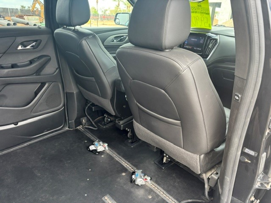 Used 2022 Chevrolet Traverse 3LT - BraunAbility Side Entry In Floor Automatic Ramp