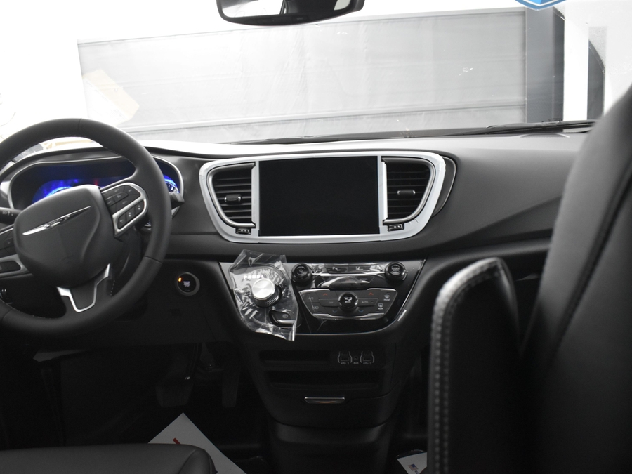 New 2025 Chrysler Voyager LX - BraunAbility Side Entry Entry Fold Out Manual Ramp