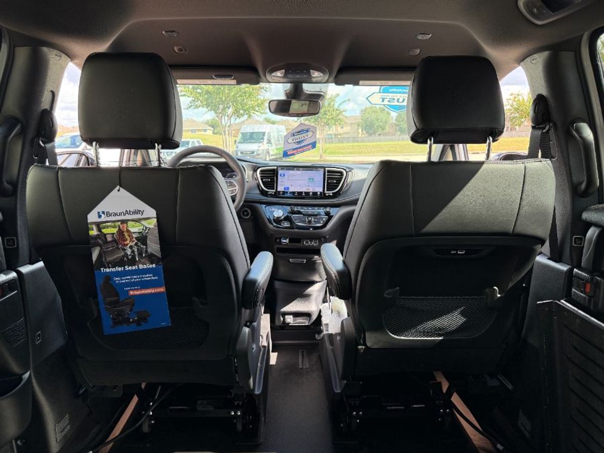 2025 CHRYSLER PACIFICA - Image 16