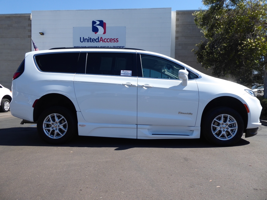 Used 2022 Chrysler Pacifica Touring L - BraunAbility Side Entry Fold Out Automatic Ramp