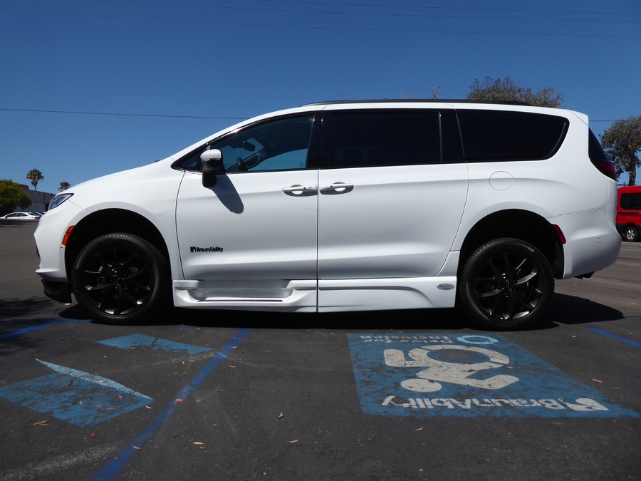 Used 2023 Chrysler Pacifica Touring L - BraunAbility Side Entry Fold Out Automatic Ramp