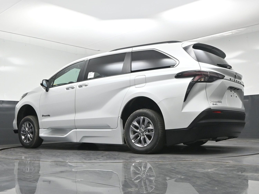 New 2026 Toyota Sienna Hybrid XLE Add - BraunAbility Side Entry In Floor Automatic Ramp