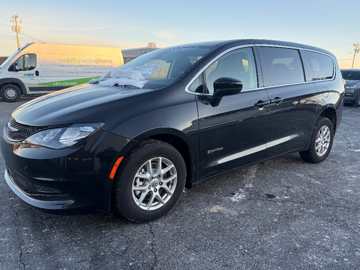 Black Chrysler Voyager with Rear Entry Manual Fold Out ramp