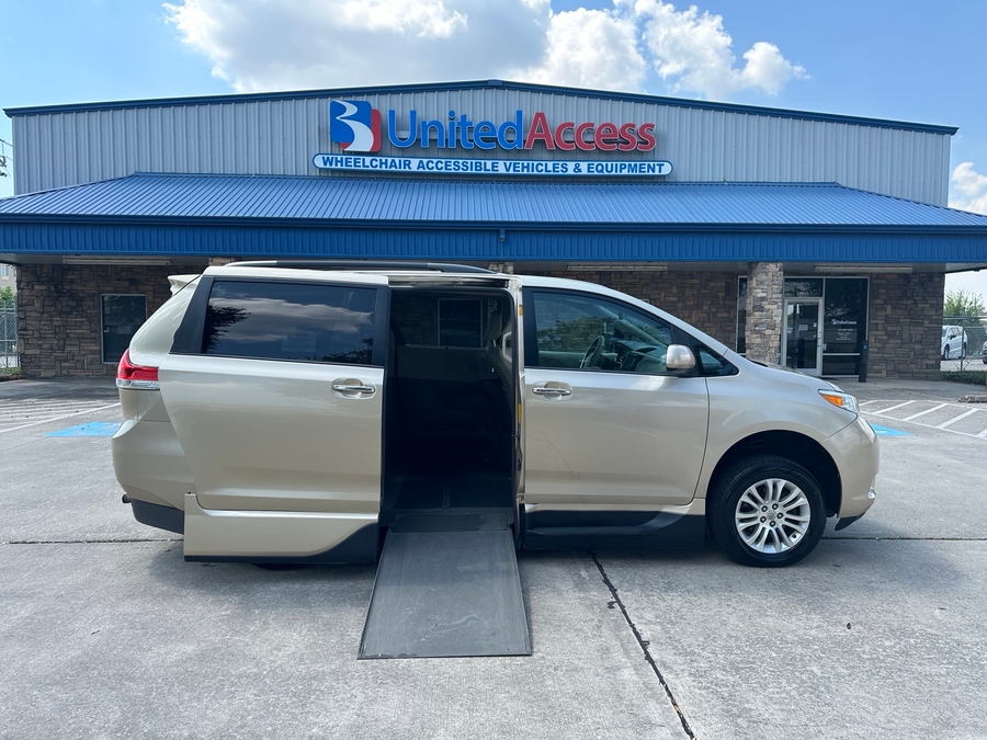 Used 2013 Toyota Sienna XLE Base - VMI Side Entry Entry In Floor Automatic Ramp