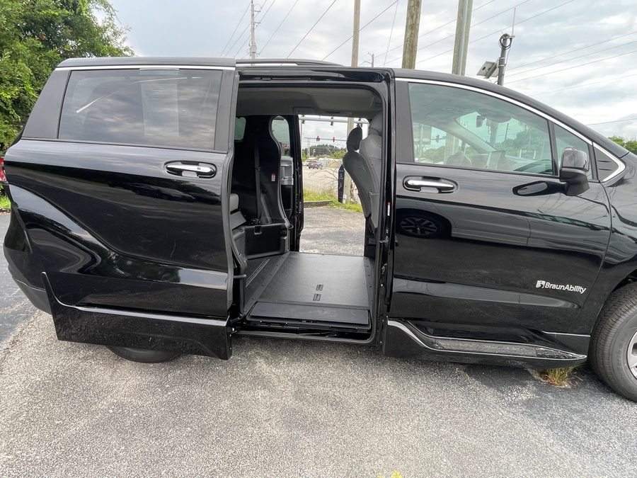 Black Toyota Sienna image number 11