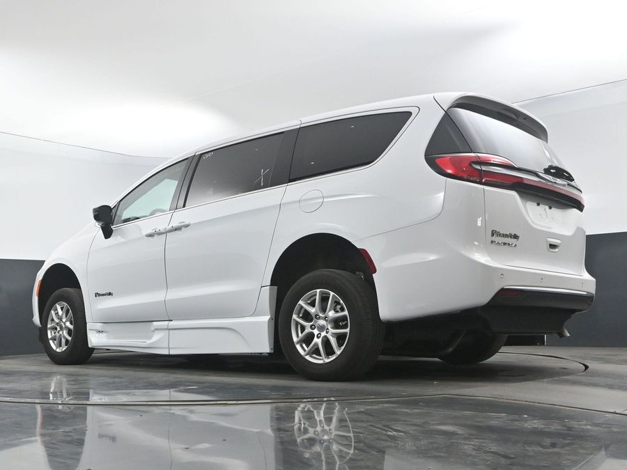 Used 2024 Chrysler Pacifica Touring L - BraunAbility Side Entry Entry Fold Out Automatic Ramp