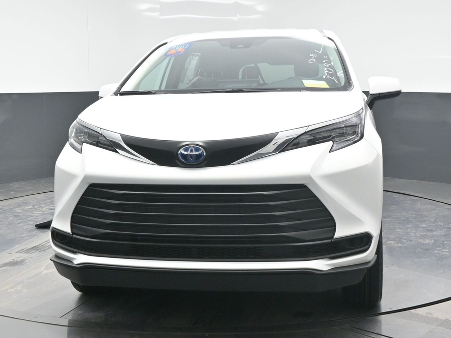 New 2025 Toyota Sienna Hybrid LE - BraunAbility Side Entry Entry Fold Out Automatic Ramp