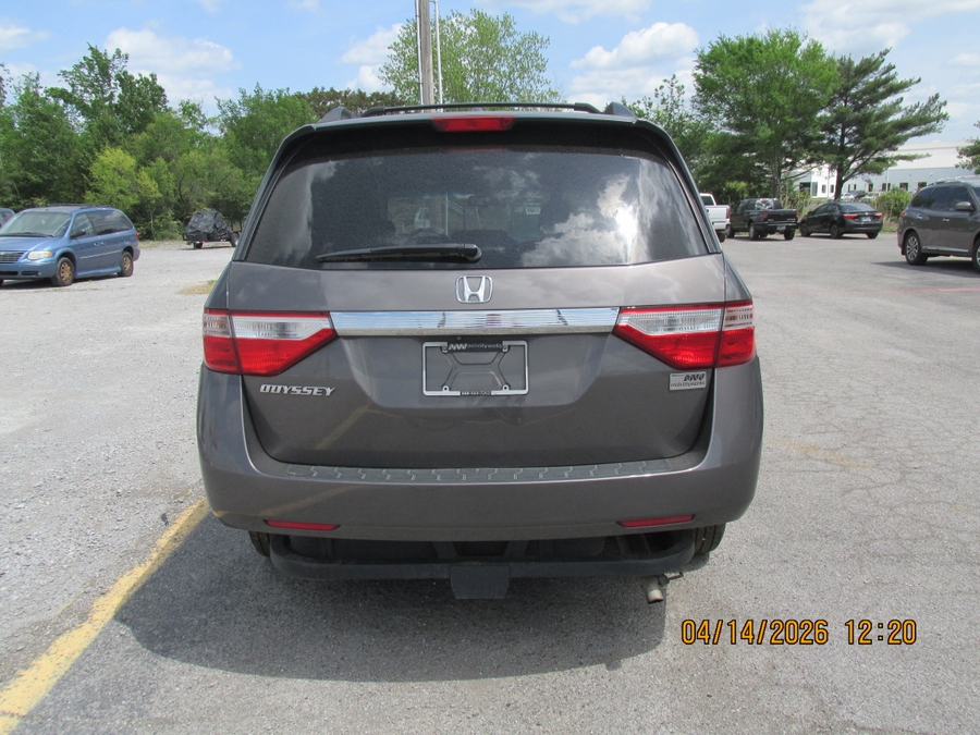 Brown Honda Odyssey image number 10