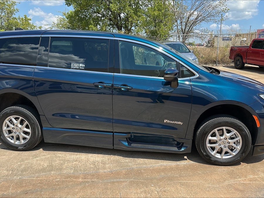 Used 2023 Chrysler Pacifica Touring - BraunAbility Side Entry In Floor Automatic Ramp