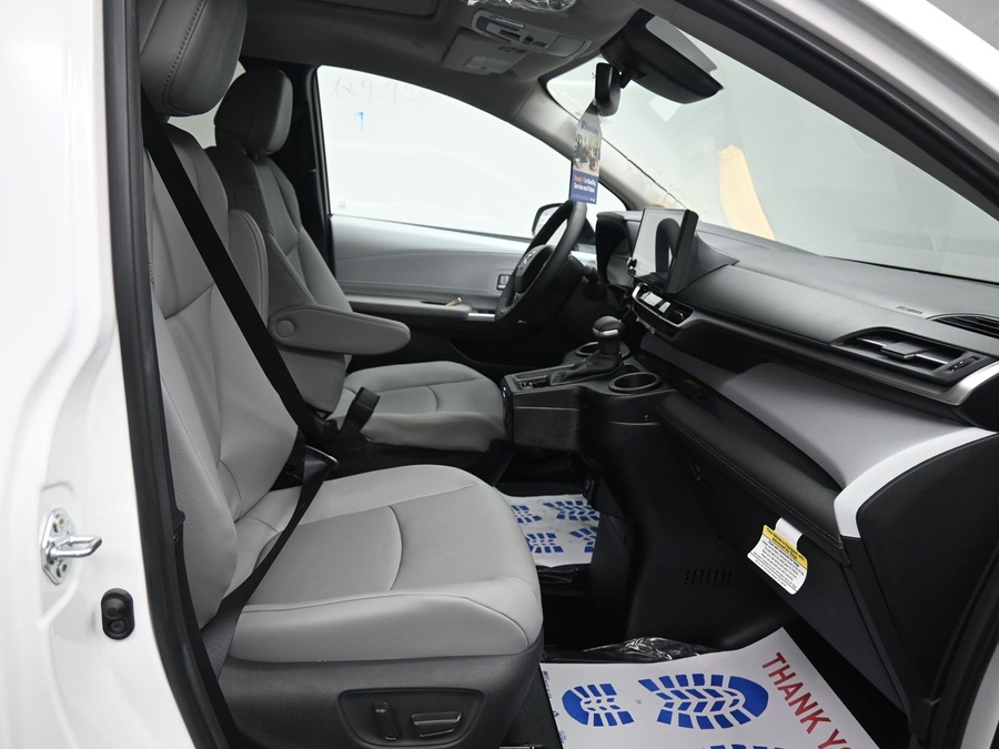 New 2026 Toyota Sienna Hybrid XLE Add - BraunAbility Side Entry In Floor Automatic Ramp