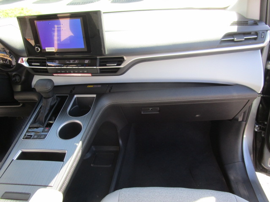 New 2026 Toyota Sienna Hybrid LE - Vantage Mobility Commercial Rear Entry Entry Fold Out Manual Ramp