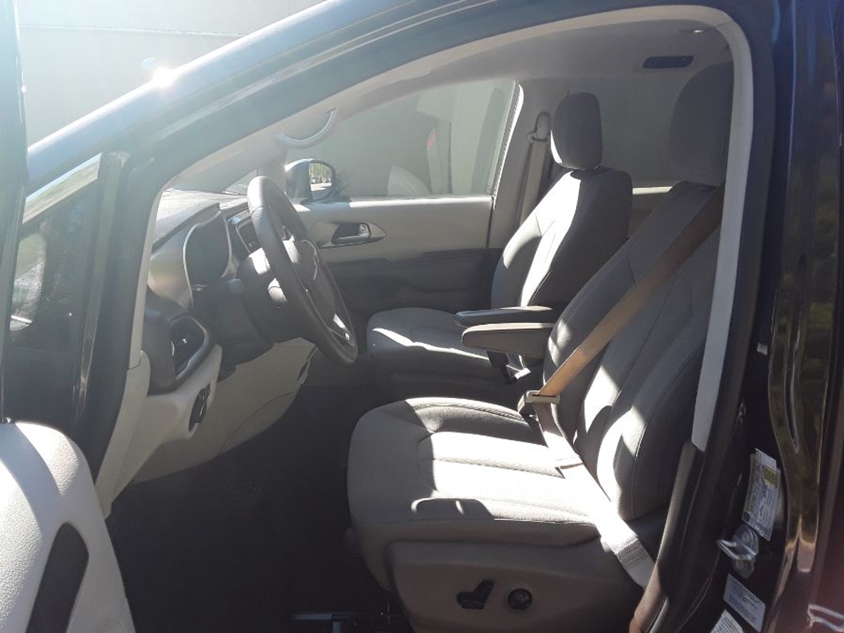 2017 CHRYSLER PACIFICA - Image 9