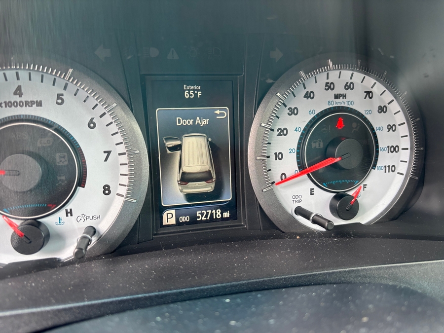 Used 2016 Toyota Sienna SE - BraunAbility Side Entry In Floor Automatic Ramp