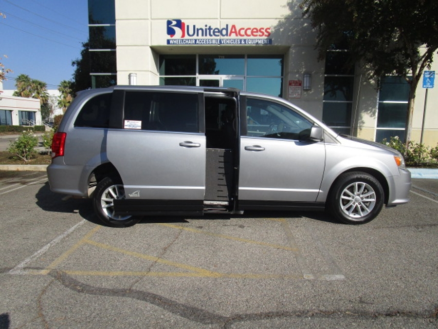 Used 2019 Dodge Grand Caravan SXT - VMI Side Entry Entry Fold Out Automatic Ramp