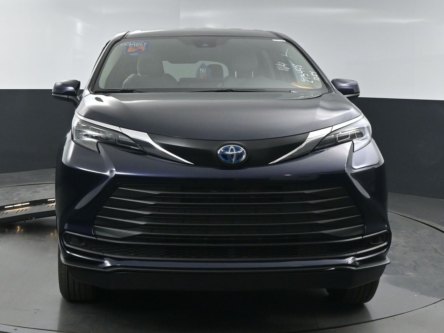 New 2025 Toyota Sienna Hybrid LE - BraunAbility Side Entry Entry Fold Out Automatic Ramp