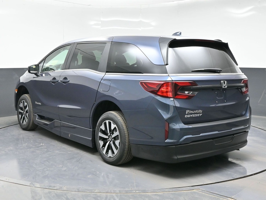 Blue Honda Odyssey image number 4