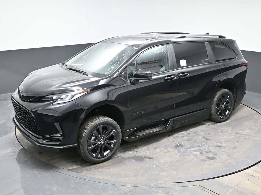 New 2026 Toyota Sienna Hybrid XSE Sport - BraunAbility Side Entry Entry In Floor Automatic Ramp
