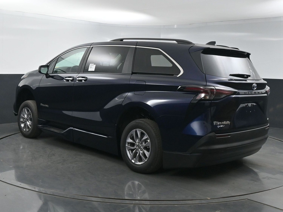 New 2025 Toyota Sienna Hybrid XLE Plus - BraunAbility Side Entry Entry Fold Out Automatic Ramp