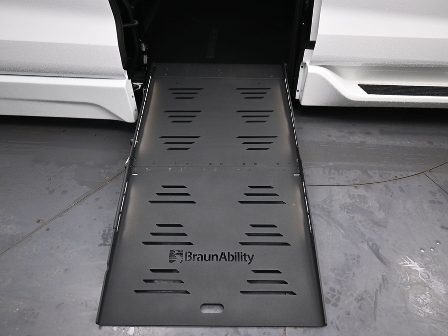 New 2026 Toyota Sienna Hybrid LE - BraunAbility Side Entry Entry Fold Out Automatic Ramp