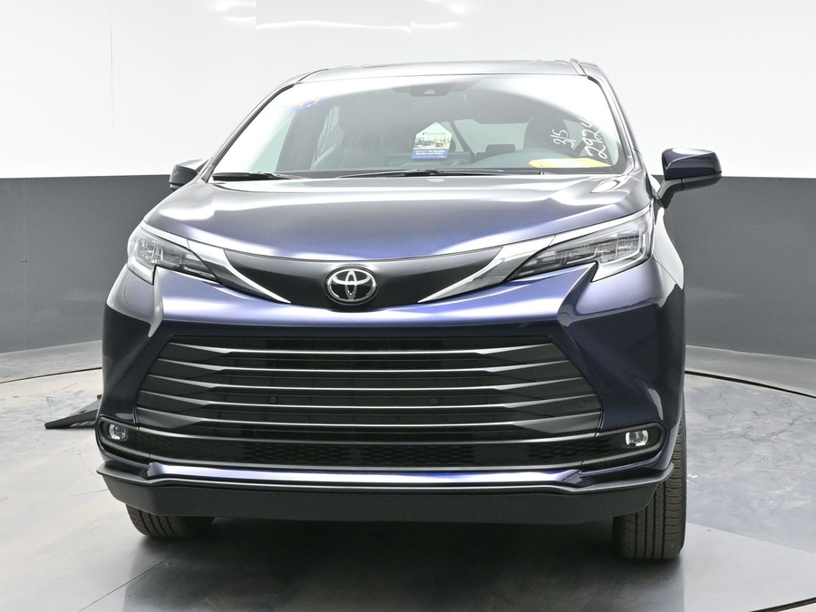 New 2026 Toyota Sienna Hybrid XLE Base - BraunAbility Side Entry Entry Fold Out Automatic Ramp