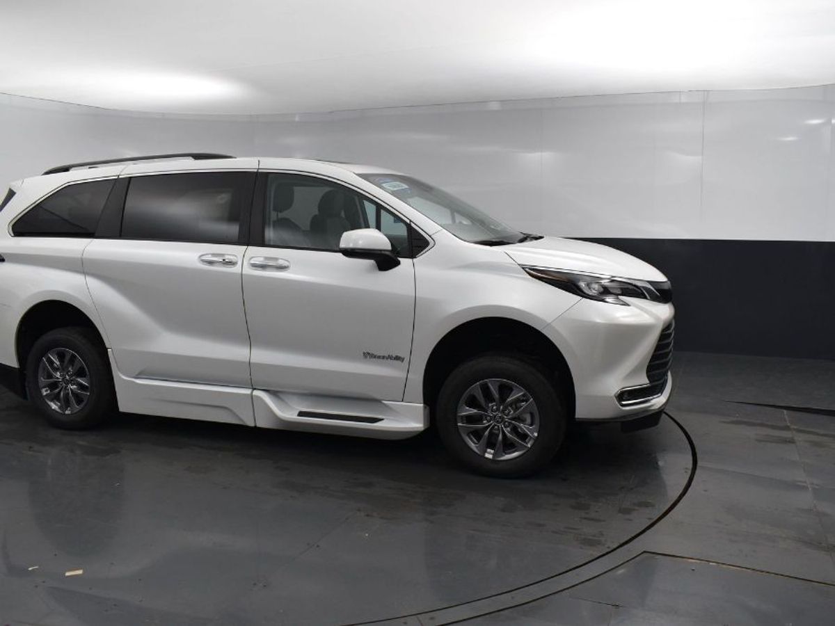 2024 TOYOTA SIENNA - Image 9