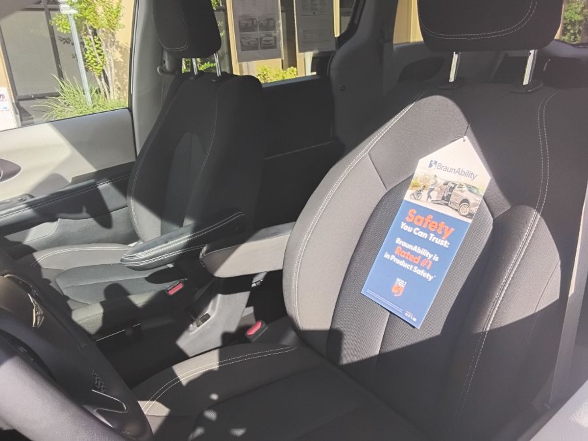 2023 CHRYSLER VOYAGER - Image 27