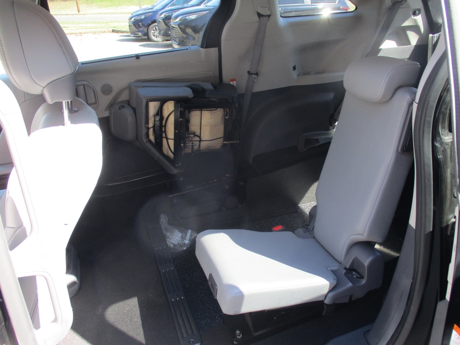Black Toyota Sienna image number 5