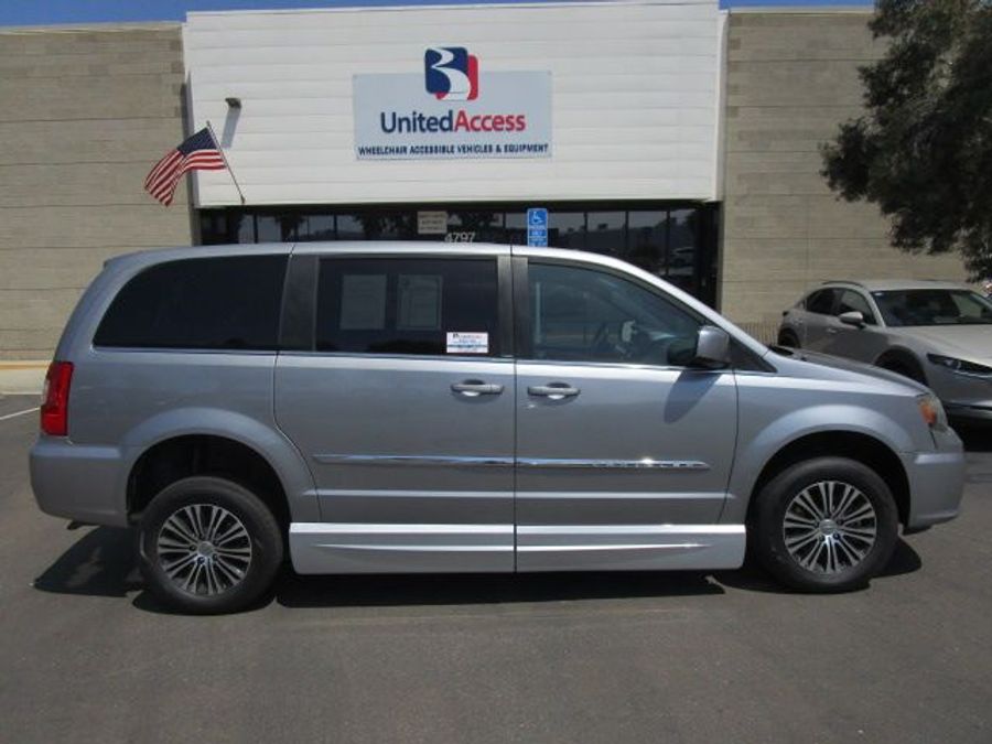 Used 2014 Chrysler Town and Country S - VMI Side Entry Entry In Floor Automatic Ramp