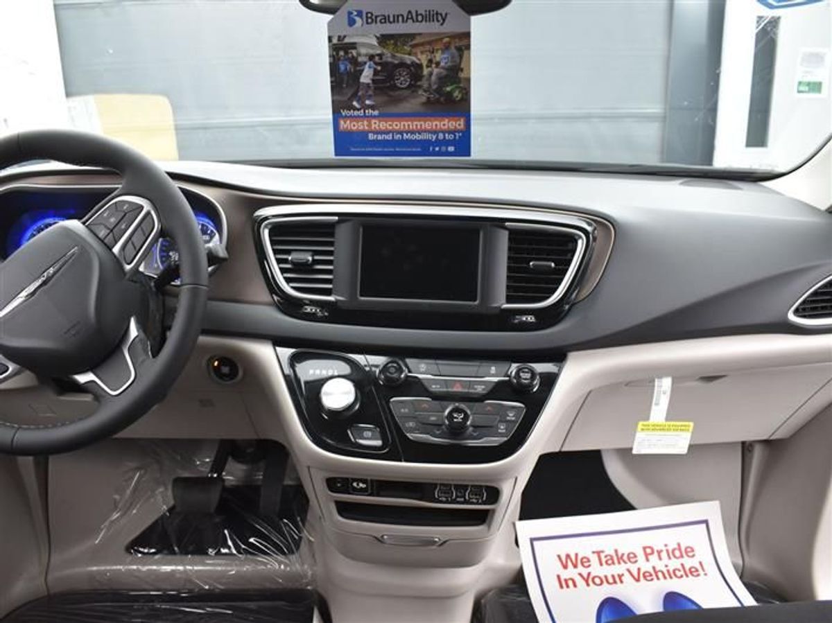 2023 CHRYSLER VOYAGER - Image 17