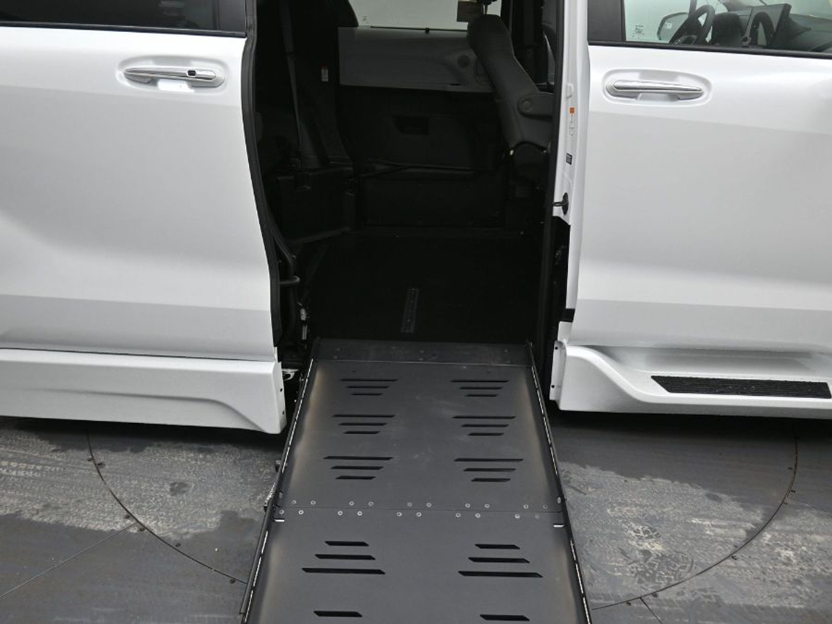 2025 TOYOTA SIENNA - Image 12