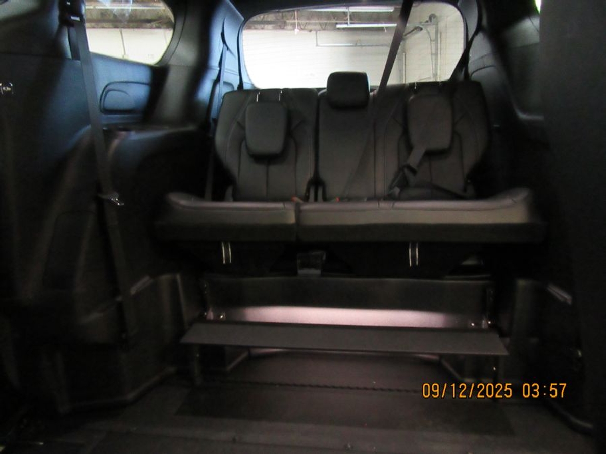 Black Chrysler Pacifica image number 8