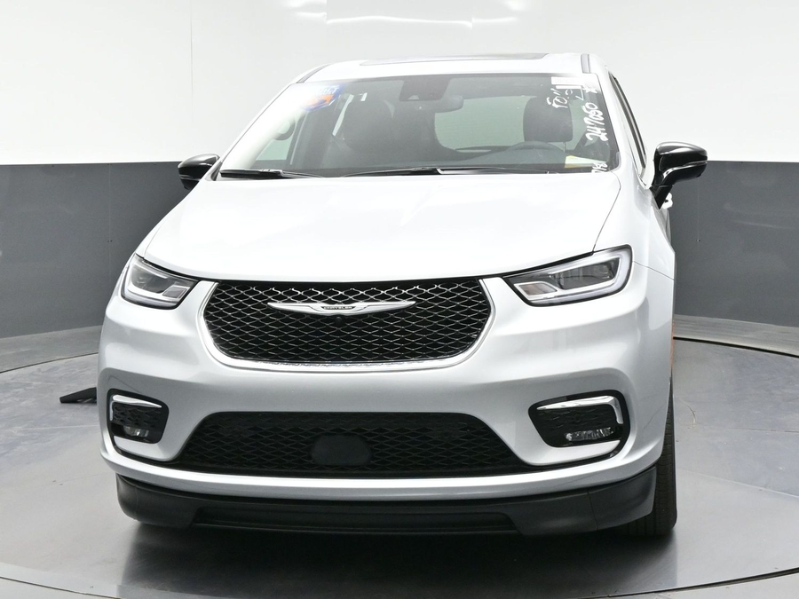 New 2026 Chrysler Pacifica Select Plus - BraunAbility Side Entry Fold Out Automatic Ramp