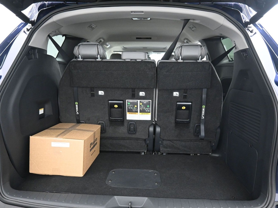 Blue Toyota Sienna image number 24