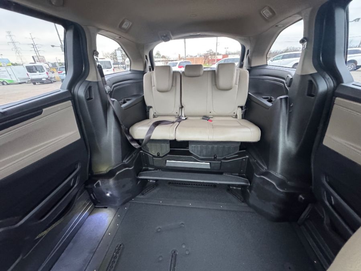  Honda Odyssey image number 2